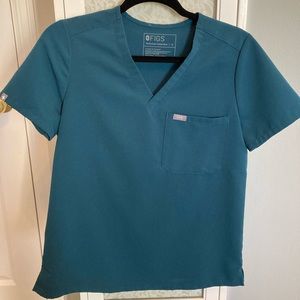 FIGS Catarina Scrub Top